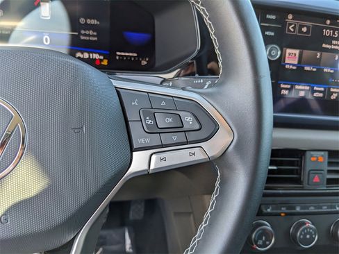 Certified 2022 Volkswagen Taos SE image 31