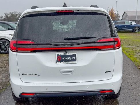 New 2026 Chrysler Pacifica Select image 7