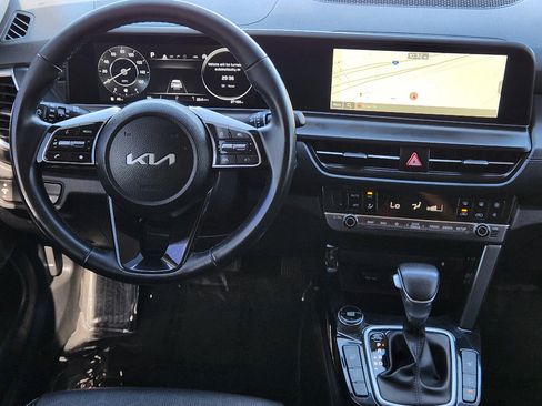 Certified 2025 Kia Seltos EX w/ EX Sunroof Package image 10