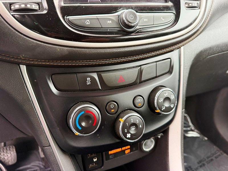Used 2020 Chevrolet Trax LT w/ LT Convenience Package FWD image 23