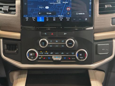 Used 2024 Ford Expedition Max Limited image 18