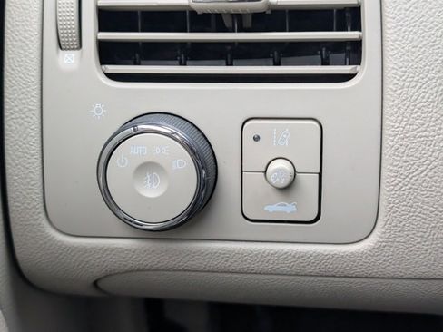 Used 2009 Buick Lucerne Super image 22