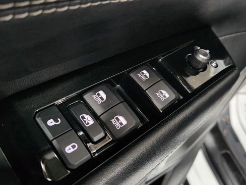 Used 2023 Jeep Wagoneer L Series II image 52