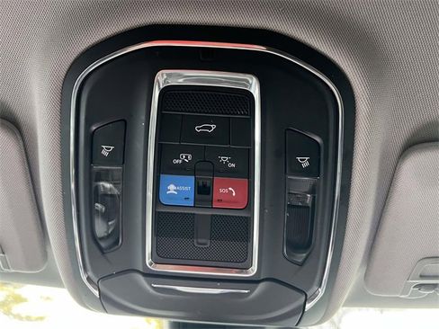 Certified 2023 Jeep Grand Cherokee Limited image 34