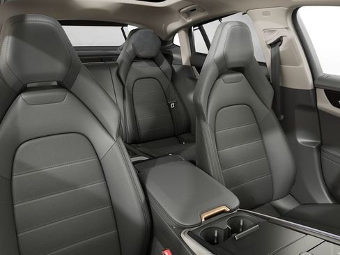 Certified 2025 Porsche Panamera 4 image 11