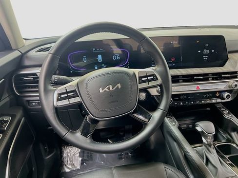 Certified 2025 Kia Telluride EX w/ EX Captain's Chair Package FWD image 24