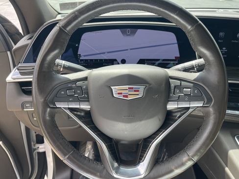 Used 2022 Cadillac Escalade Premium Luxury AWD/4WD image 21