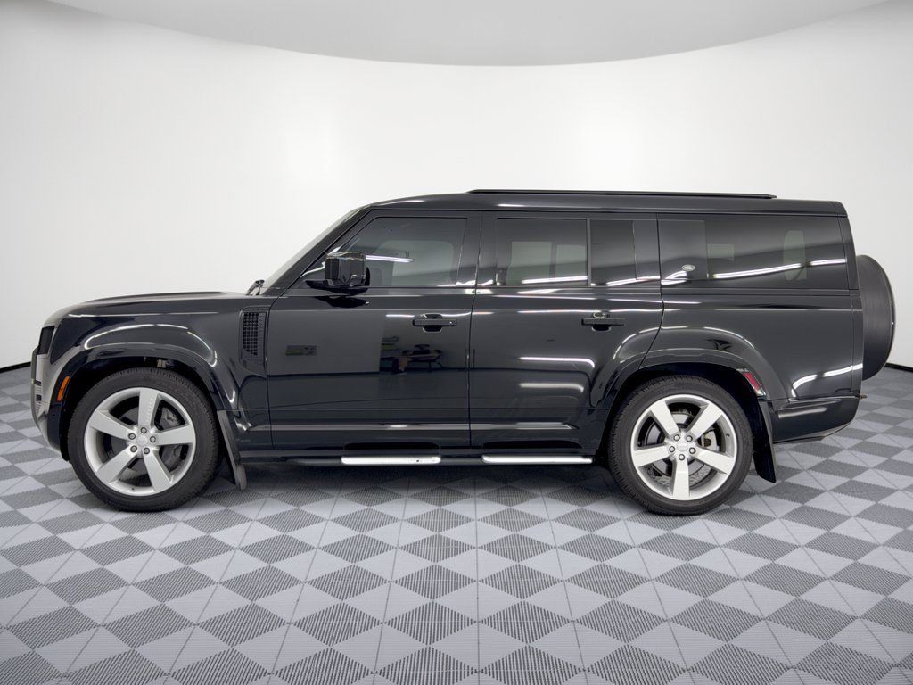 Used 2023 Land Rover Defender 130 X-Dynamic SE AWD/4WD image 2