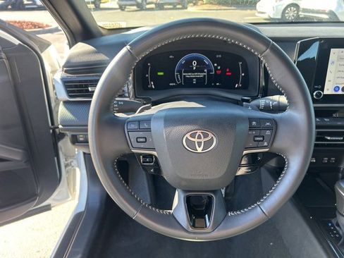 Used 2025 Toyota Camry SE image 17