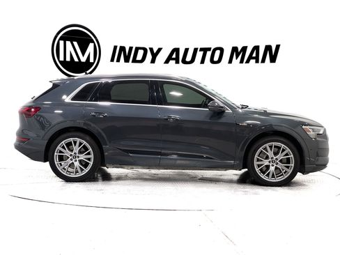 Used 2019 Audi e-tron Prestige w/ Prestige Package AWD/4WD image 3