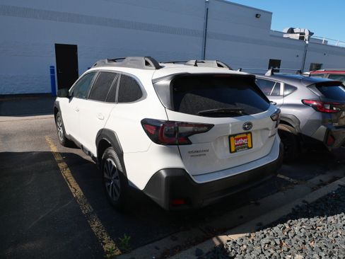 Used 2024 Subaru Outback Premium AWD/4WD image 6