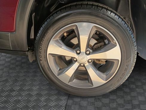 Used 2019 Jeep Cherokee Limited FWD image 23