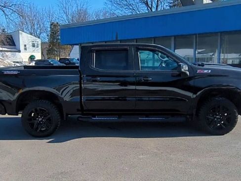 Used 2022 Chevrolet Silverado 1500 LT Trail Boss w/ Convenience Package II AWD/4WD image 9