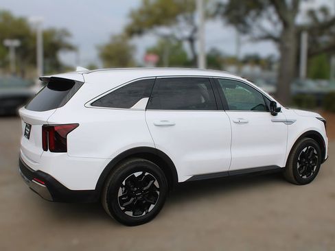 Certified 2025 Kia Sorento S w/ Panoramic Sunroof Package image 6