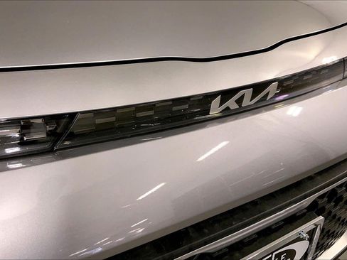 Certified 2025 Kia Soul LX w/ LX Technology Package FWD image 28