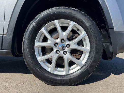 Used 2014 Jeep Cherokee Latitude w/ Cold Weather Group AWD/4WD image 13
