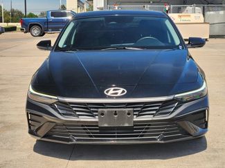 Used 2025 Hyundai Elantra SE video 2