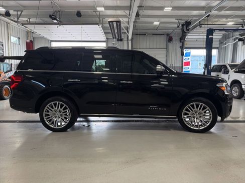 Used 2024 Ford Expedition Platinum AWD/4WD image 9