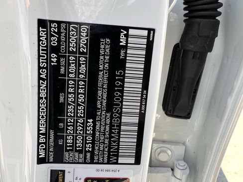 Used 2025 Mercedes-Benz GLC 300 4MATIC image 37