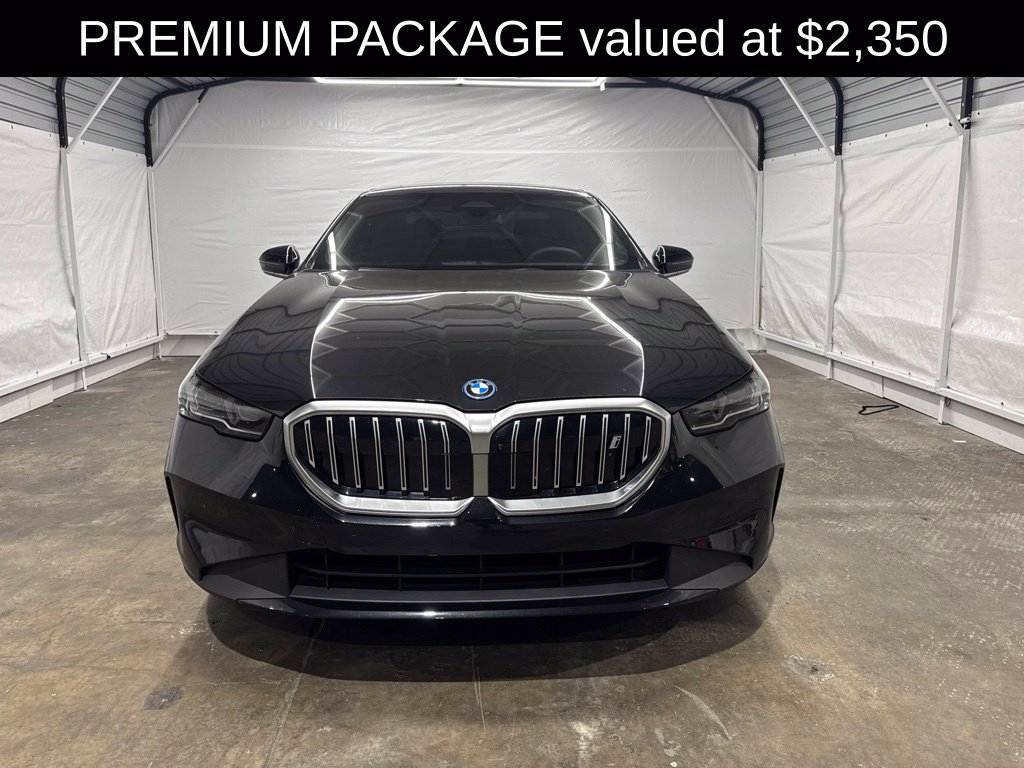 Used 2025 BMW i5 eDrive40i w/ Premium Package RWD image 2