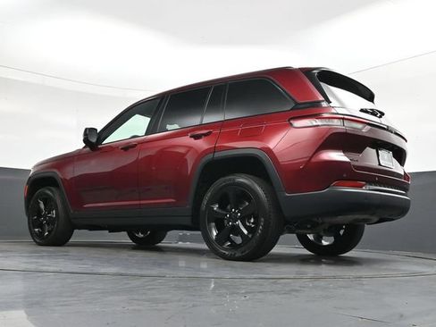 Used 2024 Jeep Grand Cherokee Altitude AWD/4WD image 33