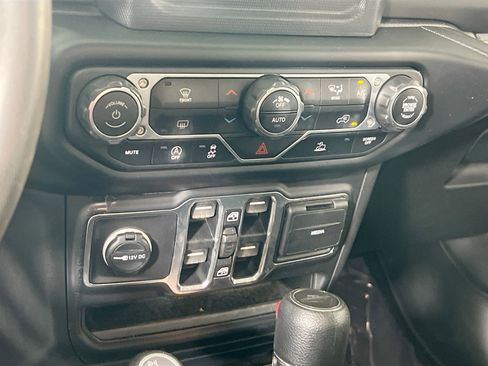 Used 2023 Jeep Gladiator Sport image 15