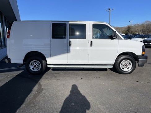 Used 2024 GMC Savana 2500 w/ Driver Convenience Package image 4