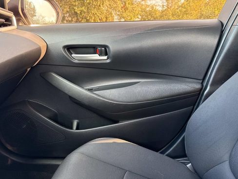 Used 2021 Toyota Corolla LE FWD image 26