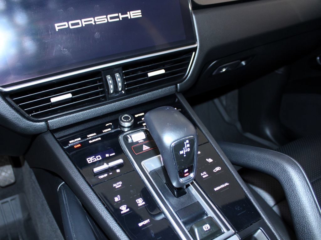 Certified 2023 Porsche Cayenne AWD/4WD image 14