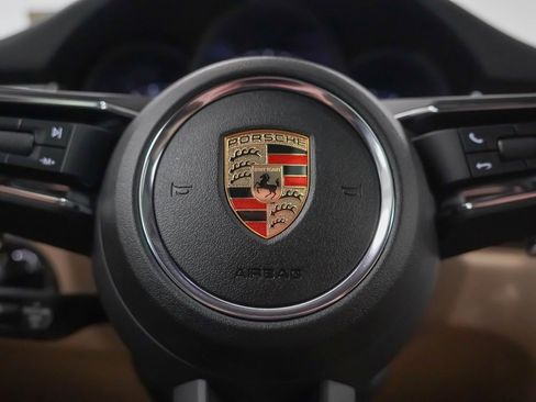 Certified 2025 Porsche Macan image 27