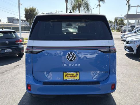Certified 2025 Volkswagen ID. Buzz Pro S Plus AWD/4WD image 4