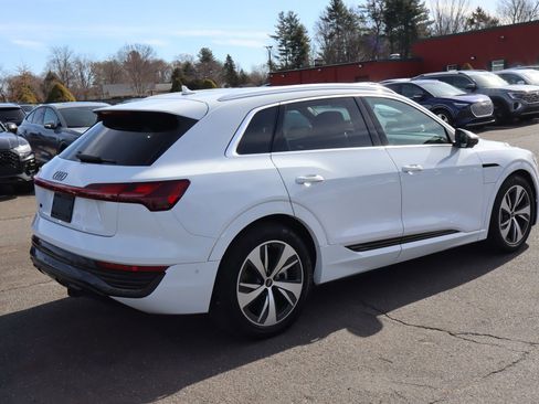 Used 2024 Audi Q8 e-tron Premium Plus w/ Premium Plus Package image 5