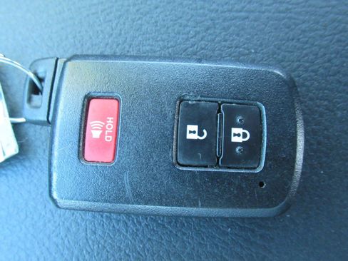 Used 2022 Toyota Tacoma TRD Sport w/ Technology Package RWD image 29