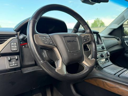 Used 2020 GMC Yukon Denali w/ Denali Ultimate Package RWD image 10