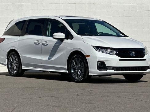 New 2026 Honda Odyssey Touring image 2