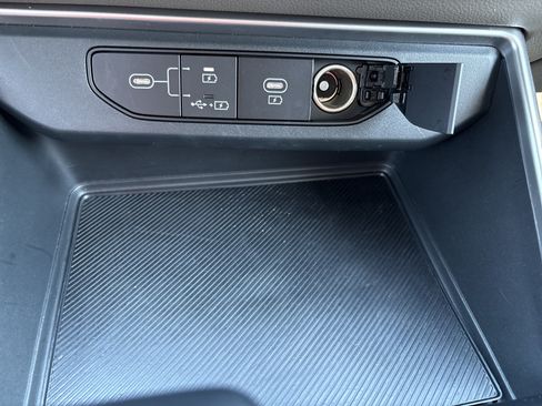 Certified 2025 Kia Carnival FWD image 7