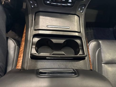 Used 2020 Chevrolet Tahoe Premier AWD/4WD image 32