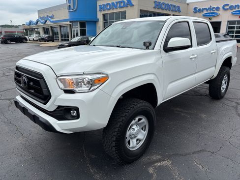 Used 2020 Toyota Tacoma SR AWD/4WD image 4