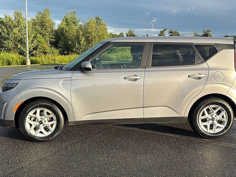 Used 2023 Kia Soul LX w/ Option Group 015 FWD image 10