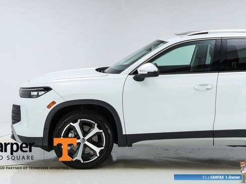 Used 2025 Volkswagen Tiguan SE w/ Panoramic Sunroof Package AWD/4WD image 42