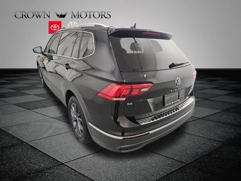 Used 2023 Volkswagen Tiguan SE w/ Panoramic Sunroof Package image 4