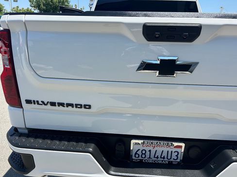 Used 2023 Chevrolet Silverado 1500 LT w/ Z71 Off-Road Package AWD/4WD image 25