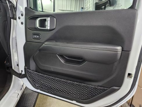 Used 2023 Jeep Wrangler Unlimited Sahara w/ Cold Weather Group image 15