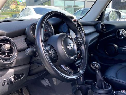Used 2018 MINI Cooper 4-Door Hardtop image 11