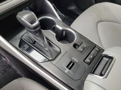 Certified 2022 Toyota Highlander LE image 17