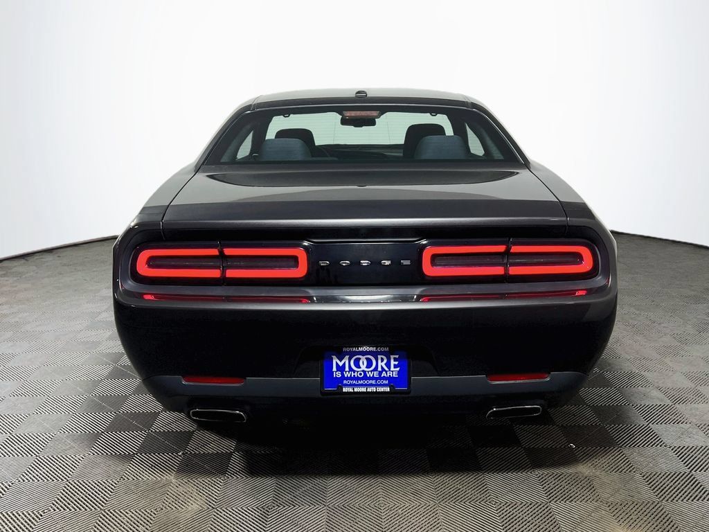 Used 2017 Dodge Challenger SXT RWD image 6