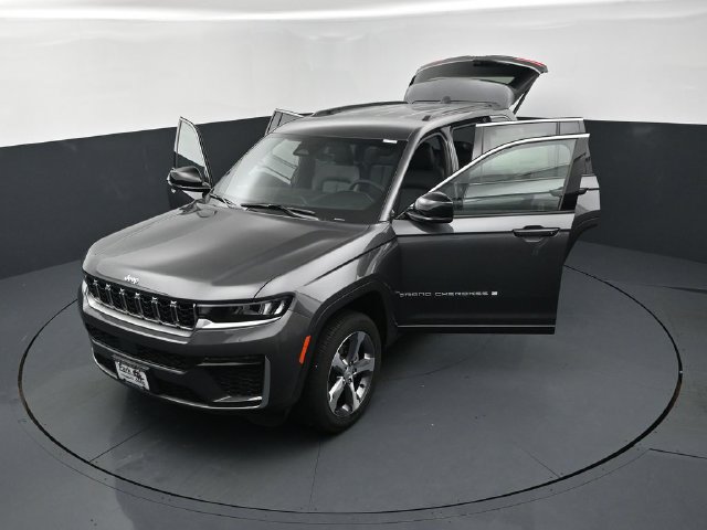 New 2026 Jeep Grand Cherokee Limited w/ Trailer Tow Package AWD/4WD image 25
