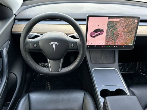 Used 2022 Tesla Model Y Long Range image 13