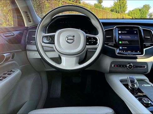 Used 2023 Volvo XC90 T8 Ultimate AWD/4WD image 7
