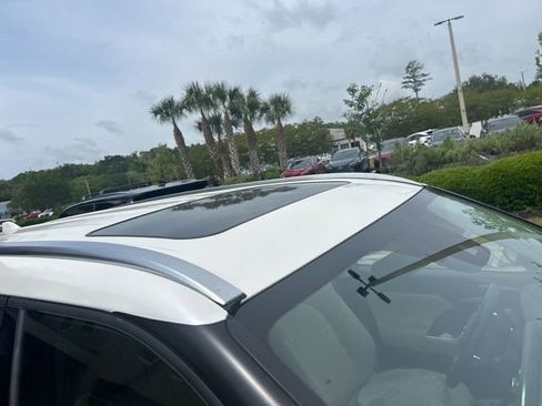 Used 2020 Toyota Highlander XLE FWD image 4